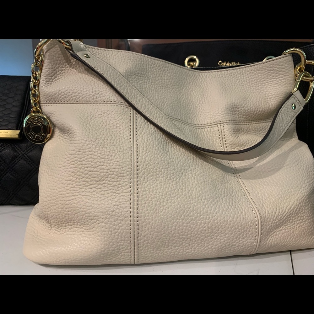 Tommy Hilfiger Bucket Bag